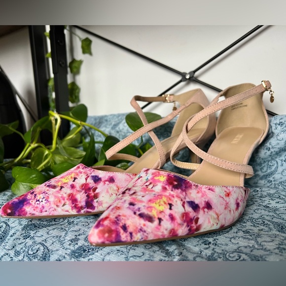 [SOLD] BNWT Floral Pink Pointy Heels - Picture 2 of 9